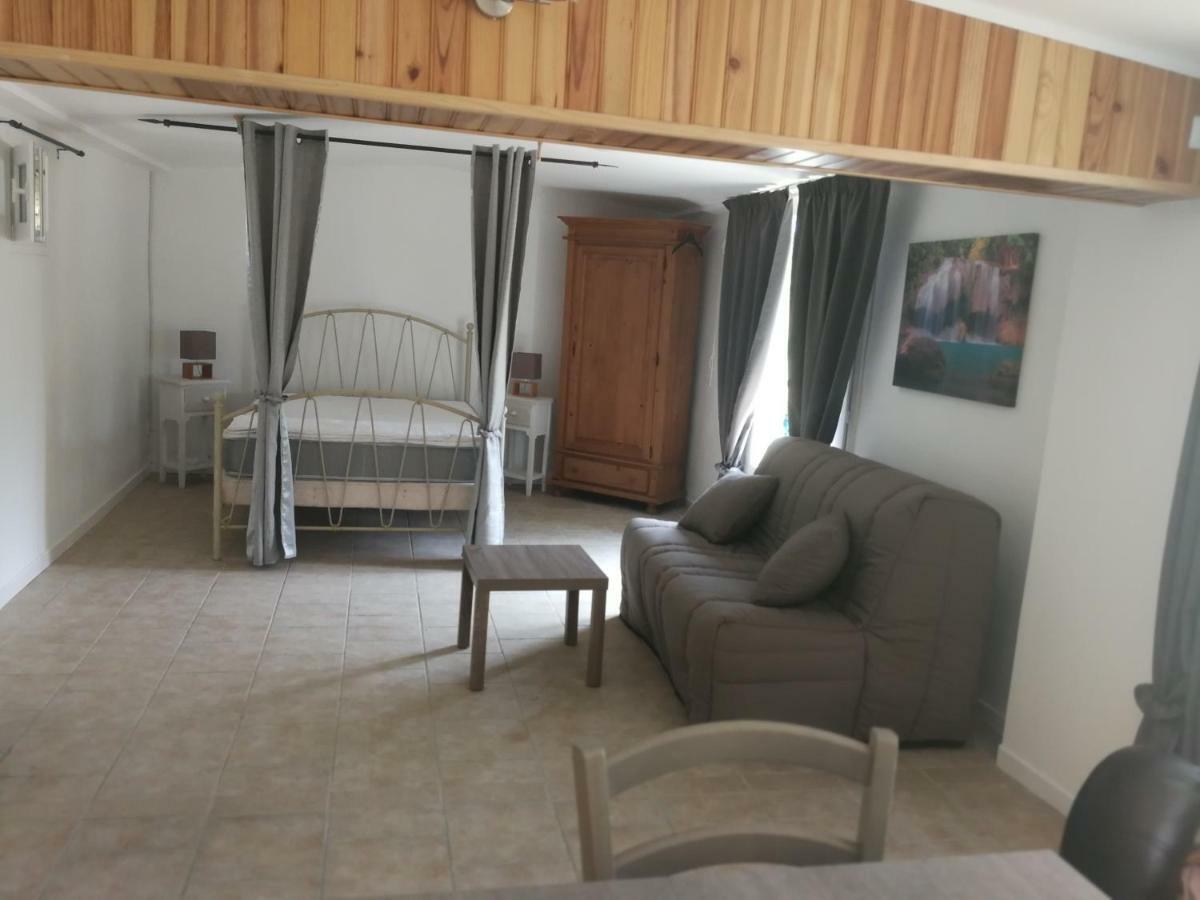 Saint-Julien-de-Peyrolas Mas Des Gardies المظهر الخارجي الصورة