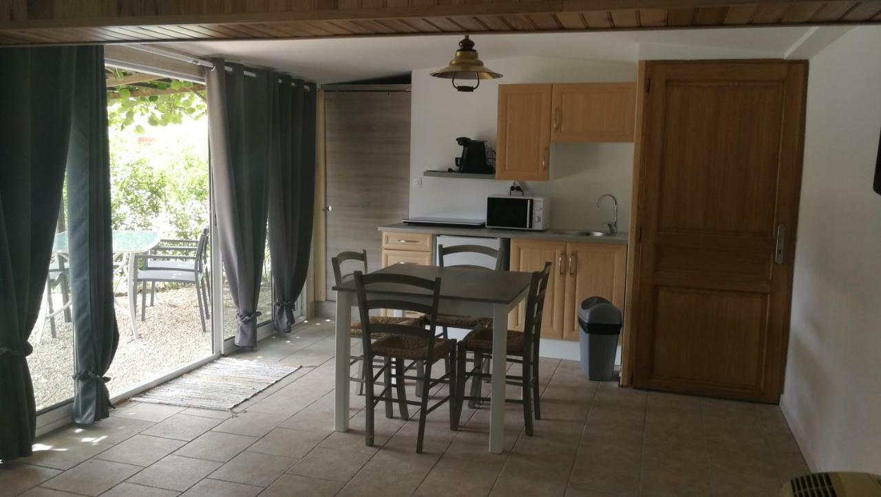Saint-Julien-de-Peyrolas Mas Des Gardies المظهر الخارجي الصورة