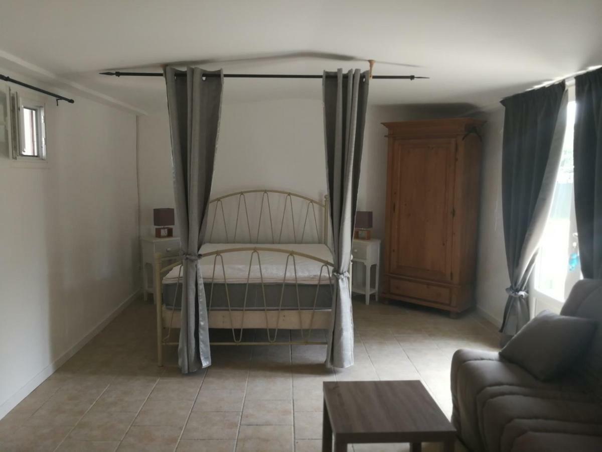 Saint-Julien-de-Peyrolas Mas Des Gardies المظهر الخارجي الصورة